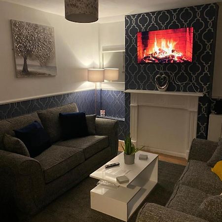 Cosy 3 Bedroom House, Free Parking & Wifi Nottingham Kültér fotó