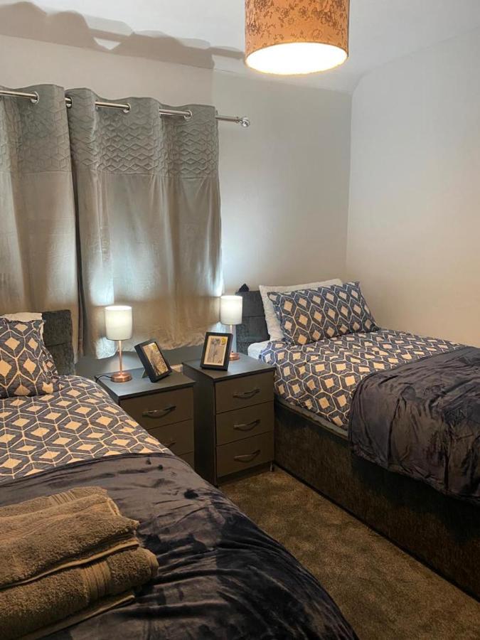 Cosy 3 Bedroom House, Free Parking & Wifi Nottingham Kültér fotó