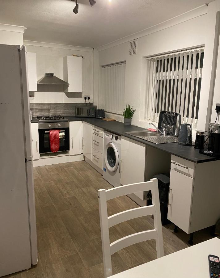 Cosy 3 Bedroom House, Free Parking & Wifi Nottingham Kültér fotó
